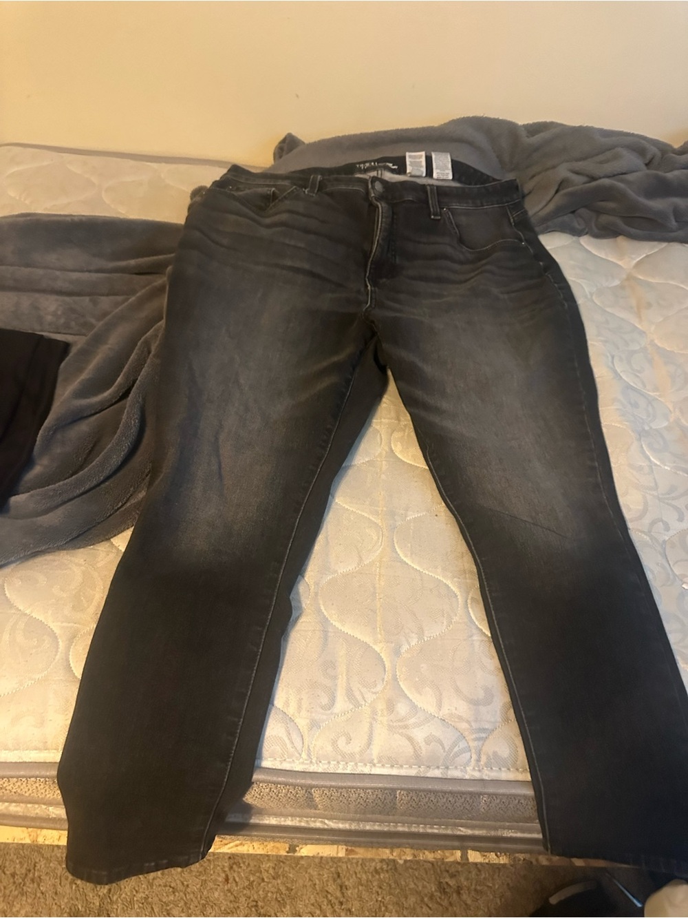 Men's Slim Straight Jeans in Washed Gray